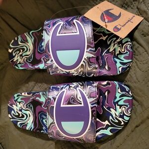 NWT WOMEN'S SIZE 10 CHAMPION SLIDES